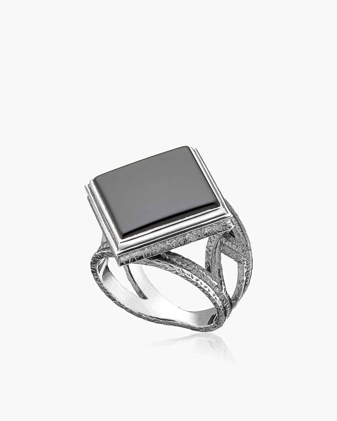 Кольцо из серебра 925 с ониксами