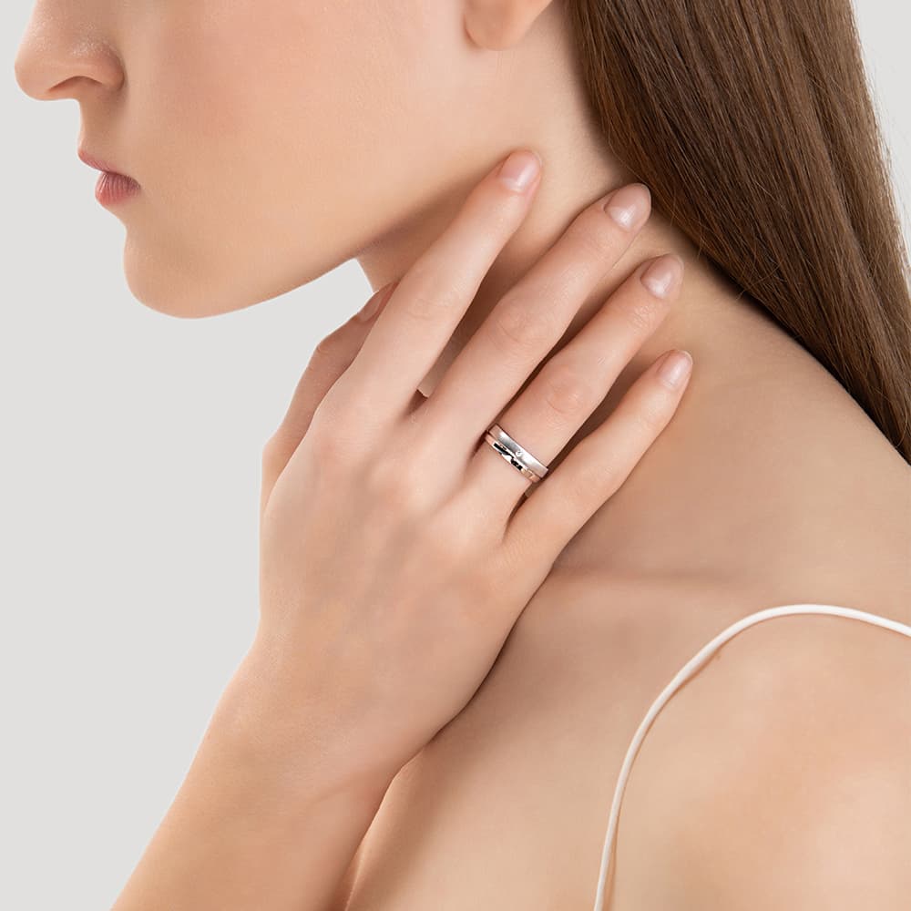 Кольцо обручальное из золота 585 с фианитами