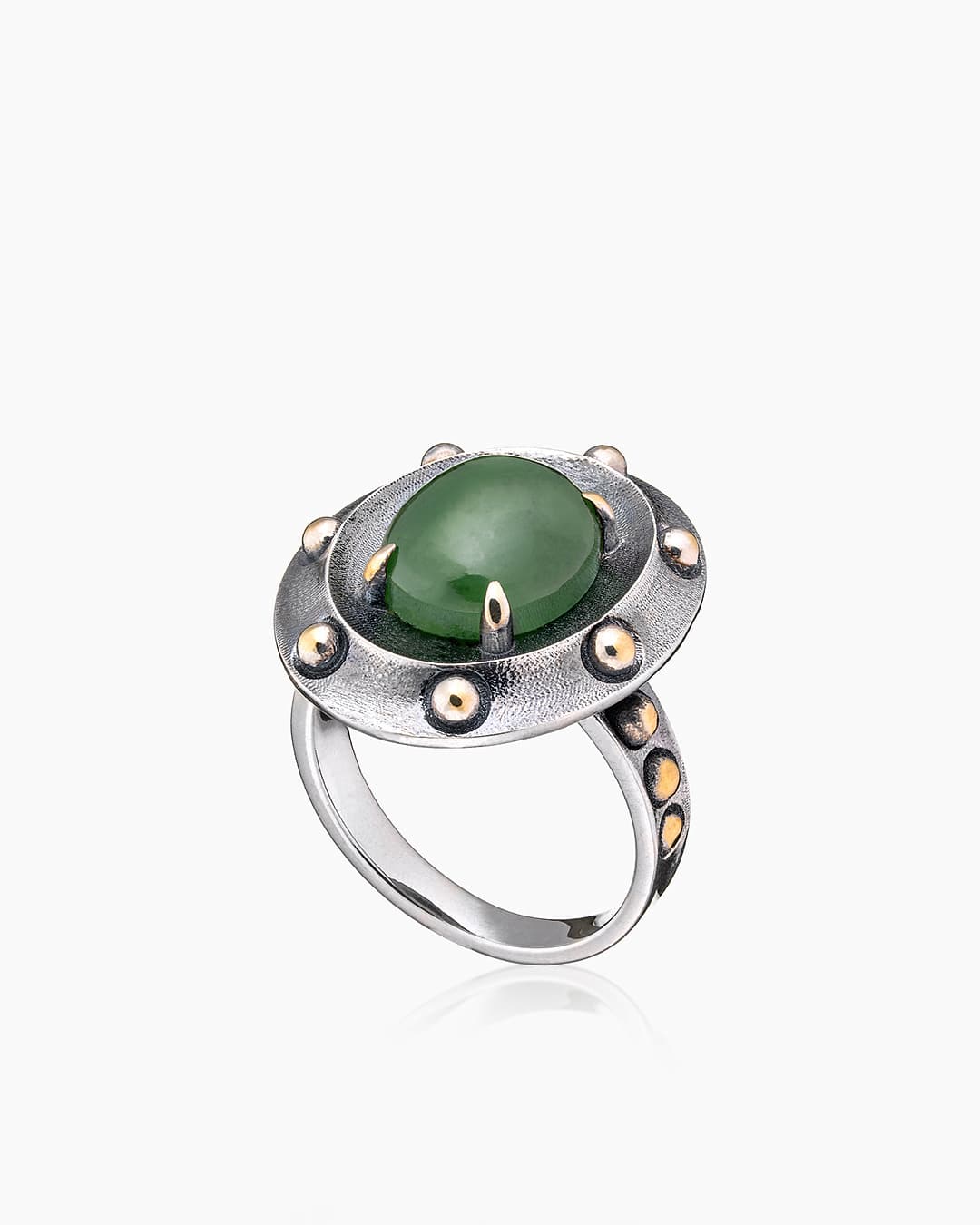 Кольцо из серебра 925 с  нефритом