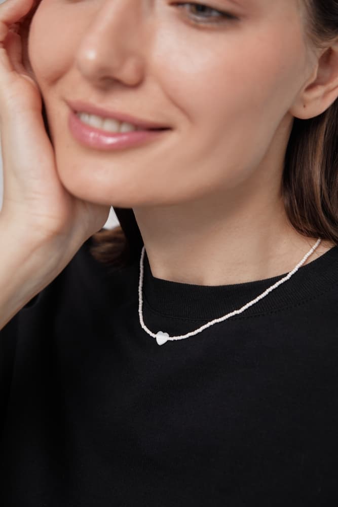 Колье из стали с перламутром