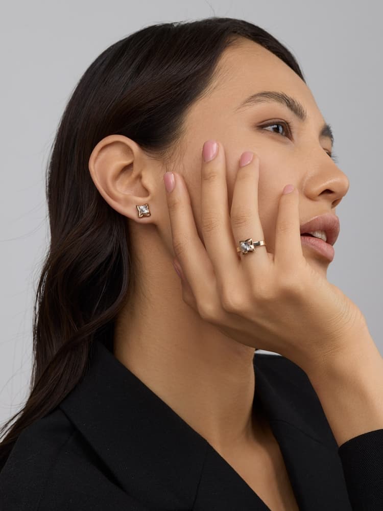 Кольцо из золота 585 с бриллиантами