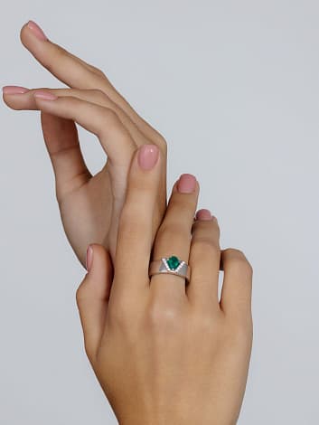 Кольцо из серебра 925 с агатами