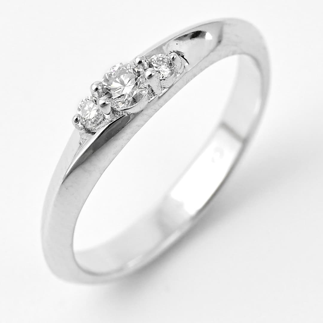 Кольцо из серебра 925 с выращенными бриллиантами