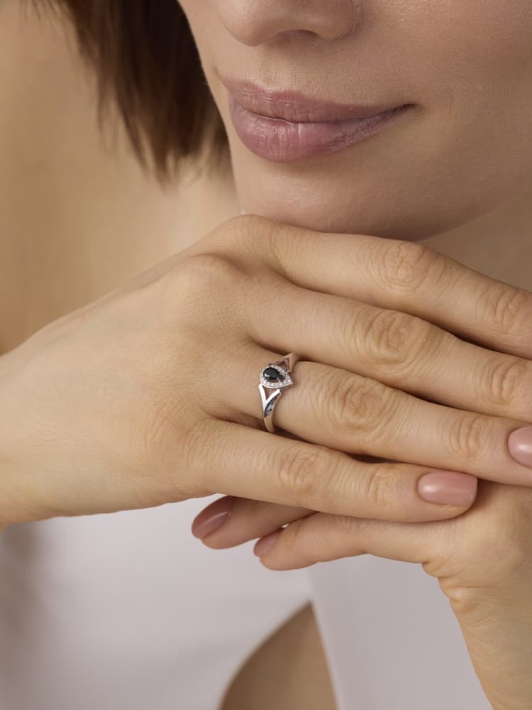 Кольцо из золота 585 с сапфирами