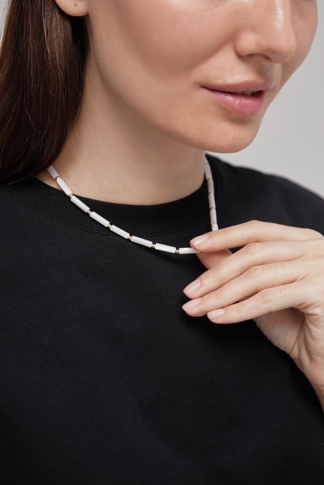 Колье из стали с перламутром