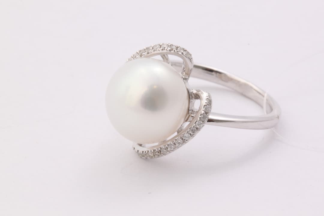 Кольцо из золота с жемчугом