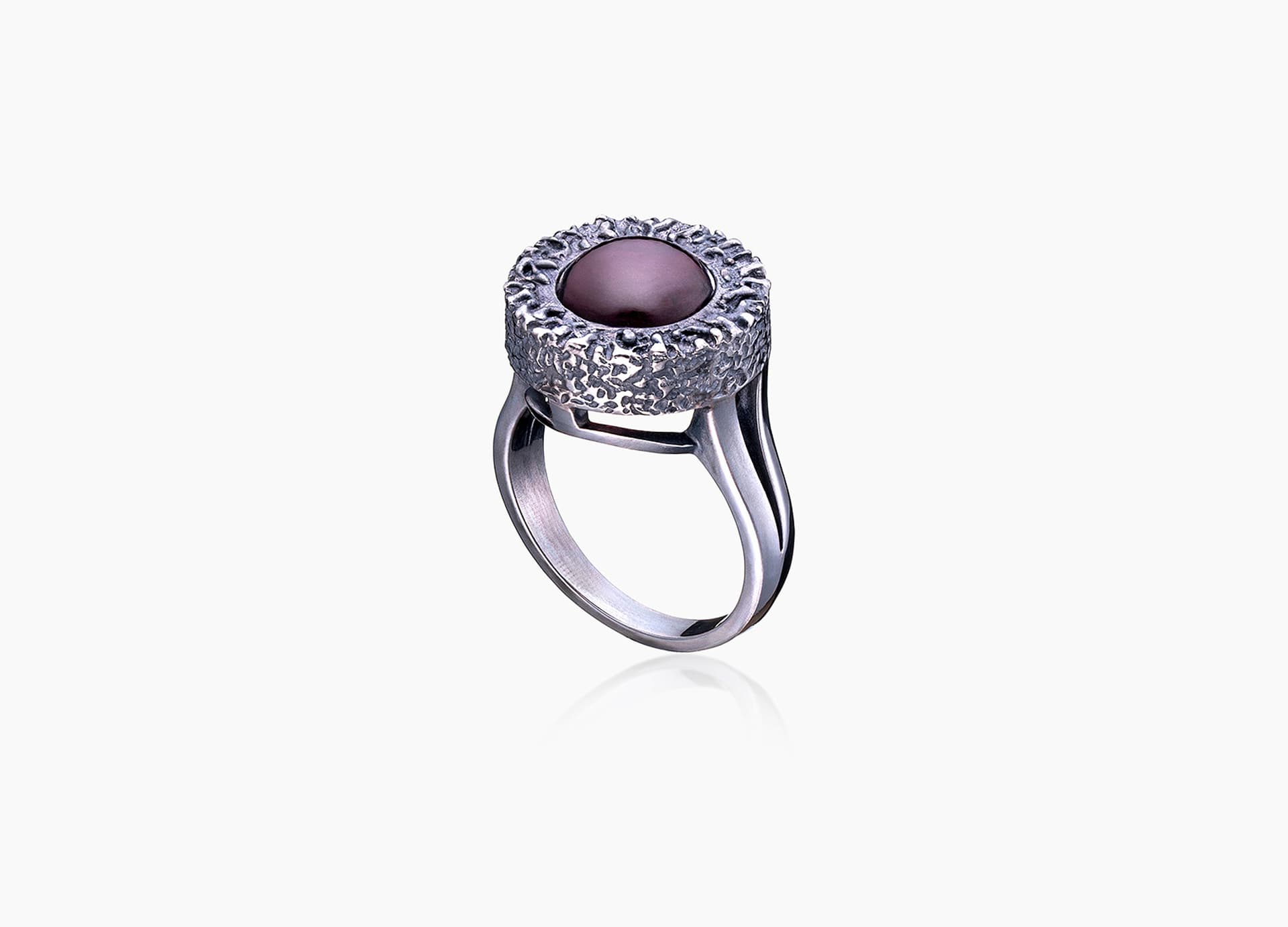 Кольцо из серебра 925 с гранатами