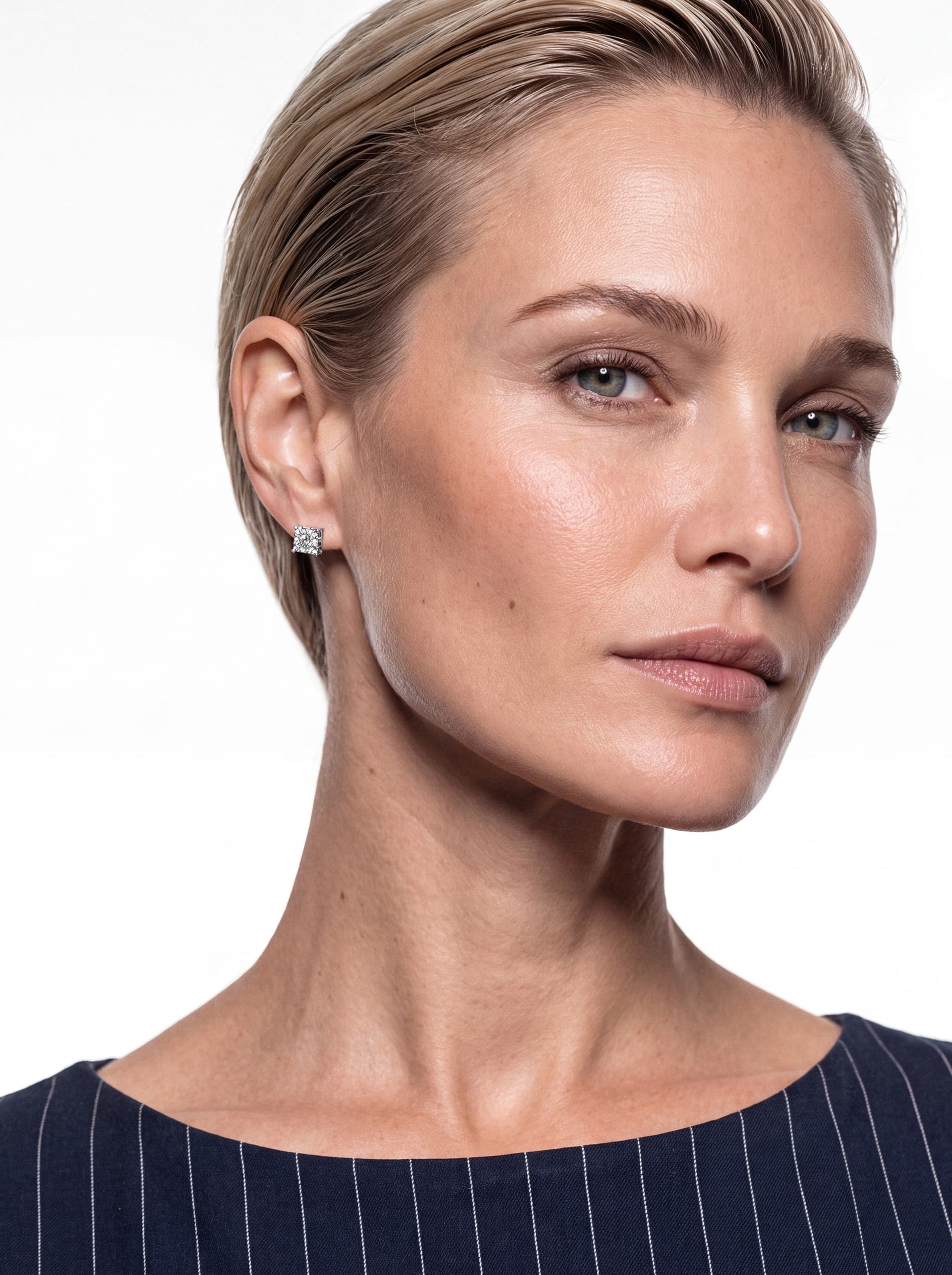 Серьги из золота 585 с  бриллиантом