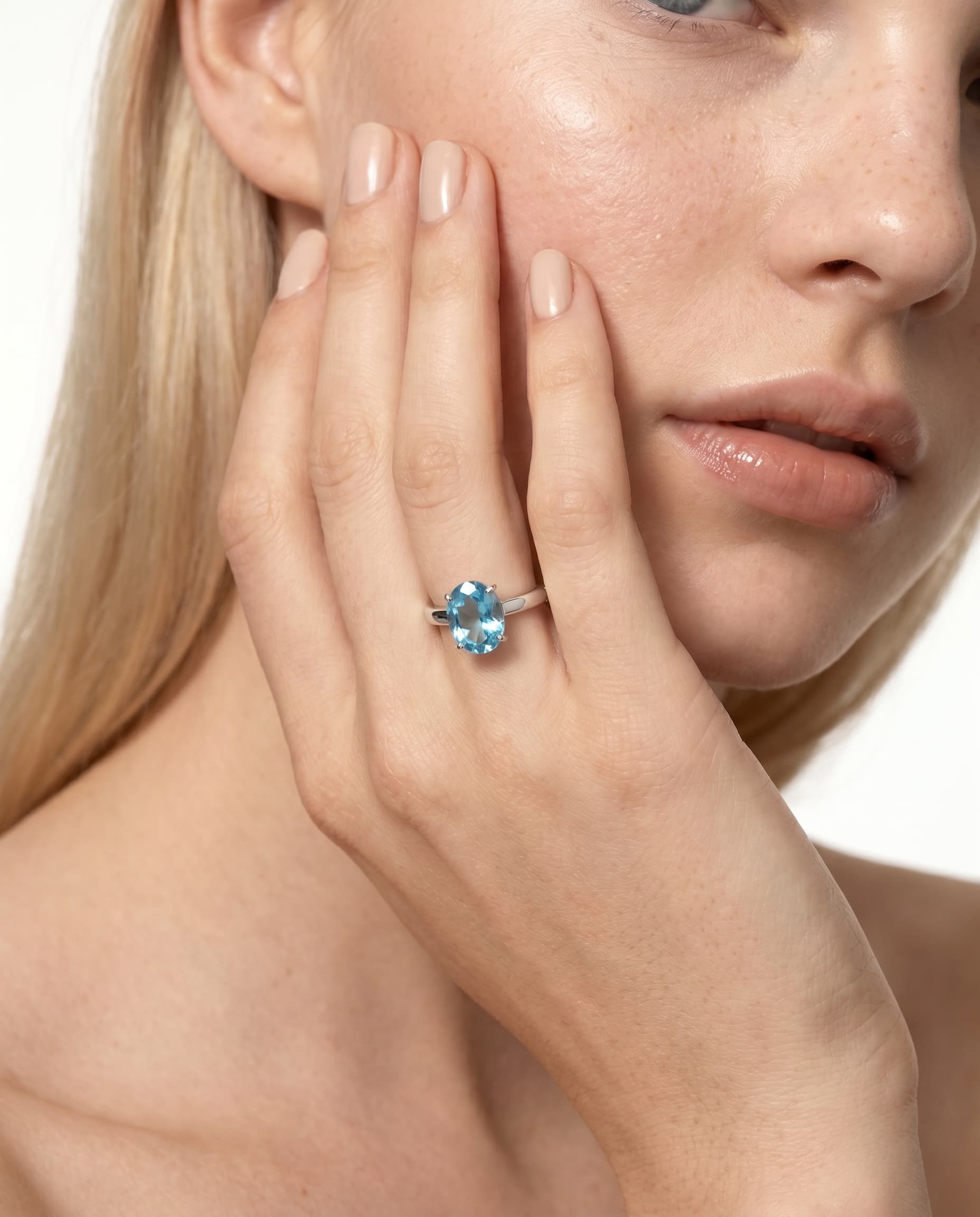 Кольцо из серебра 925 с топазами sky blue