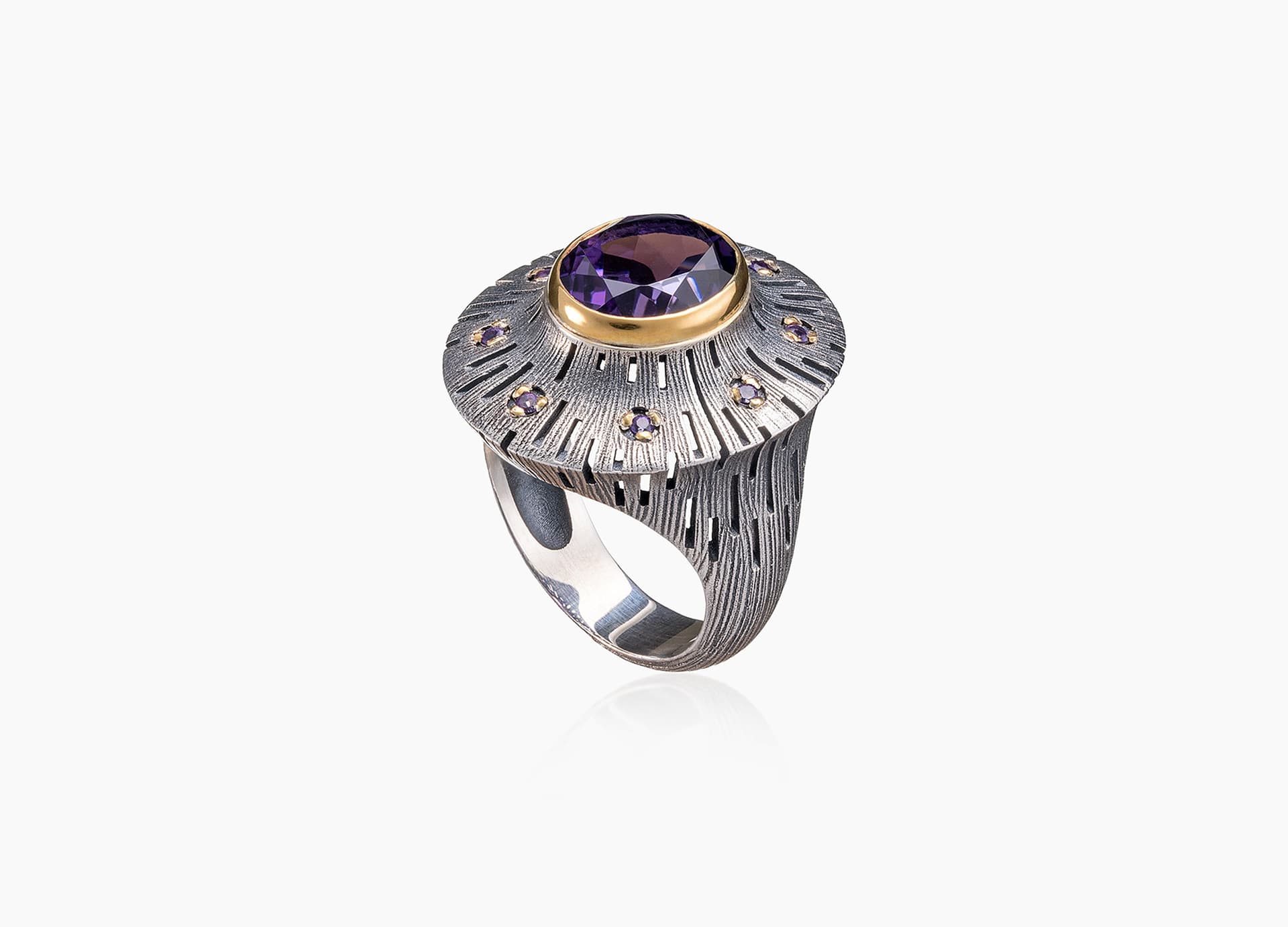 Кольцо из серебра 925 с аметистами