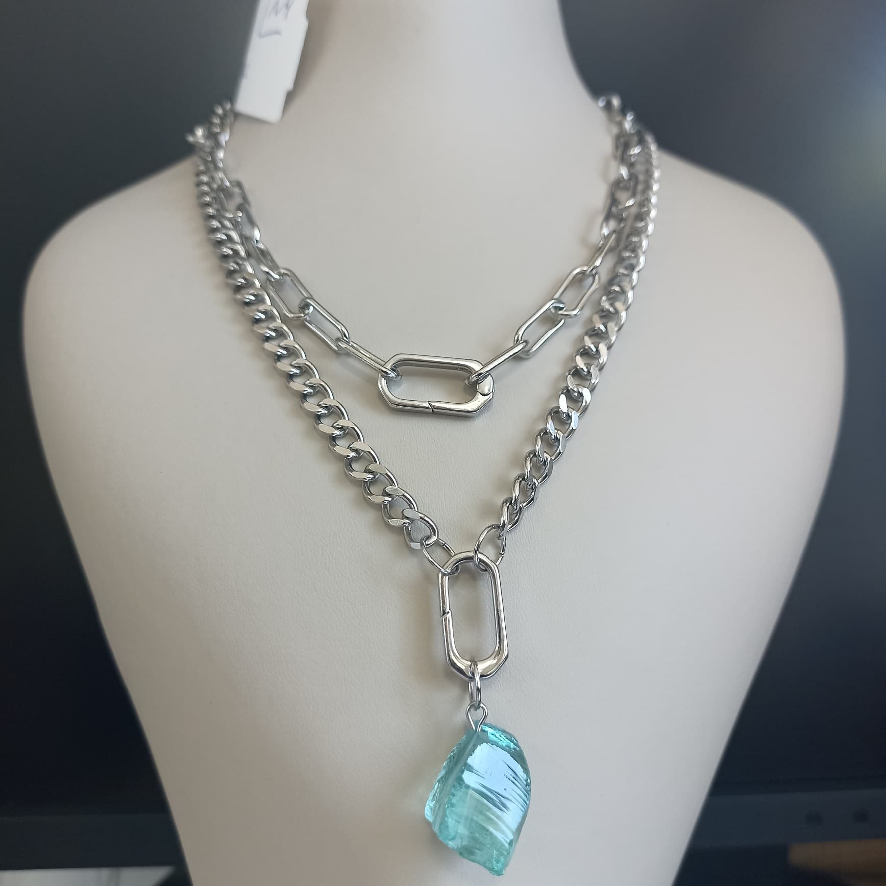 Колье из стали с кварцем