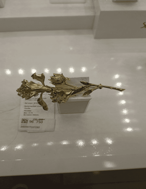 Брошь из бижутерный сплава с эмалью