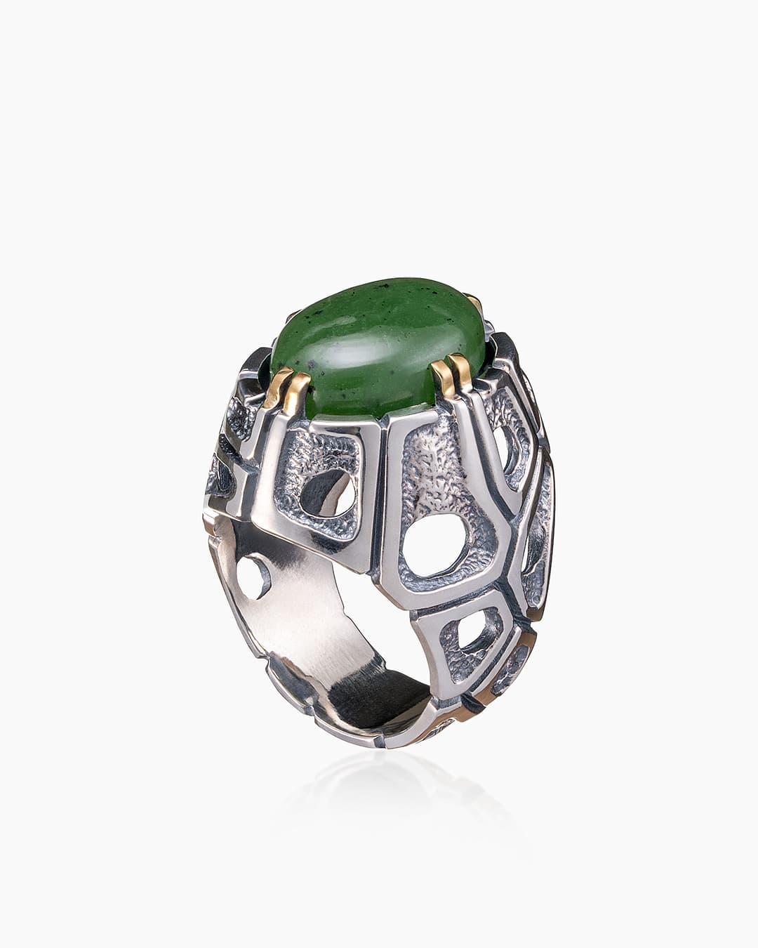 Кольцо из серебра 925 с  нефритом