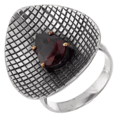 Кольцо из серебра 925 с  гранатом